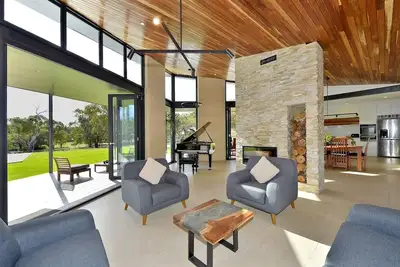 Image de Stunning home on 5 acres with Infinity Pool & Fireplace Stra6211r0xwc5v6