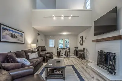 Image de 2 Br + Loft/2ba Tarpon Pond Cottage! Great Views! Amenity access included