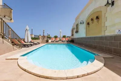 Image de Superb villa 3, inviting pool and spacious outside space. Fully airconditioned.