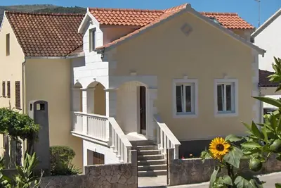 Image de Appartement de vacances Stari Grad pour 1 - 4 personnes avec 2 chambres Ă coucher - Maison mitoyenne