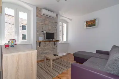 Image de Kira, one bedroom apartment in old town