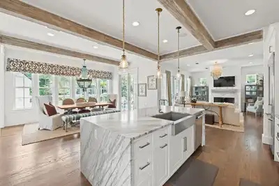 Image de Spend Fall with Us! \"Siena By The Sea\" Golf Cart! Private Pool! Sonos!