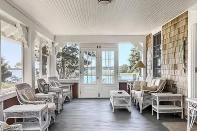 Image de Amazing updated waterfront home located in Osterville with a private dock, elevator and Ac.