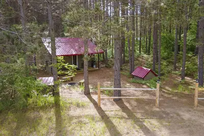 Image de Secluded cabin in a Pine forest, just minutes away from  Crystal Mountain