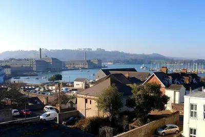 Image de Magnificent views of Tamar and Rwy. Free Parking