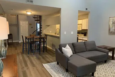 Image de Bright Lofted Condo|Fenton|Long Stays