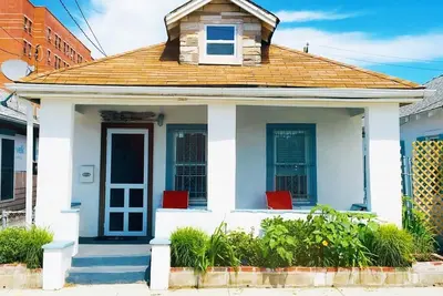 Image de Historic Far Rockaway Beach Bungalow Next To Boardwalk