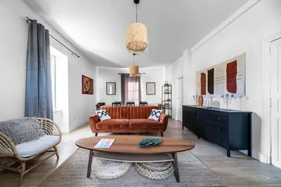 Image de Loft design au centre-ville avec jardin et parking