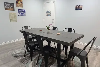 Image de Two story apartment, private fishing dock