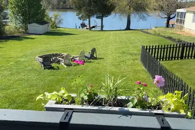 Image de Waterfront Home Newly Renovated Beautiful Lake Views / Deck with 2 kayaks