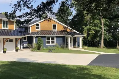 Image de Modern Lake House with Hot Tub, Gym, & More!