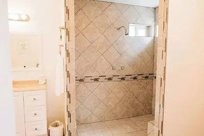 Image de Views of Bass Lake, whole house generator, Bbq, Outdoor dining, Mountain Views