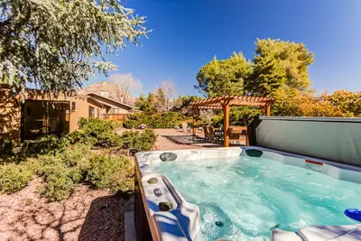 Image de Sedona Hummingbird With Red Rock Vista Views, Hot Tub, Outdoor Dining & Outside Bar!
