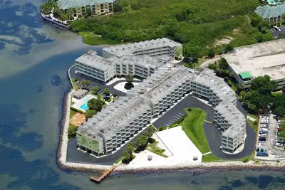 Image de ☀Oceanfront ☀Amazing Balcony view☀ Wifi Bar☀ Waterfront Heated Pool ☀