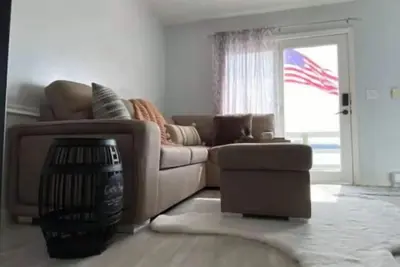 Image de Adorable River Front Rental! Perfect location!