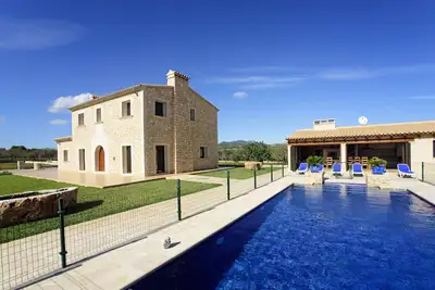 Image de Antonio: new villa with large lawns & great views