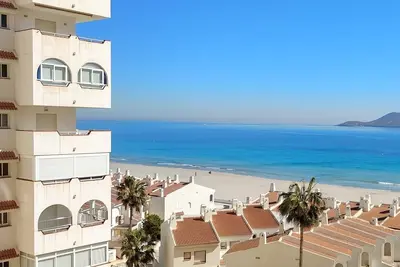 Image de Ideal for rest in a quiet area and facing the sea.