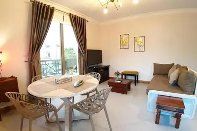 Image de Charming 2 Bedroom Apartment 5 minutes walking to the beach