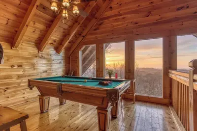 Image de Buzzards Roost- top of the mountain views, hot tub, 10 minutes to Pigeon Forge!