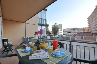 Image de Bienvenue dans notre confortable appartement à louer à Roses, Costa Brava! À seulement 300 mètres de la magnifique plage de Santa Margarita.