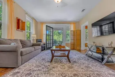 Image de New Oak Lawn Walker's Paradise in Uptown Dallas