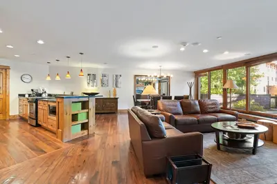 Image de Chic Condominium with Gourmet Kitchen