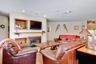 Image de Cozy 2br • Fireplace • Private Balcony & Stunning Vail Views