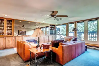 Image de Spectacular Vail Mountain Views • Granite Kitchen • Western Decor