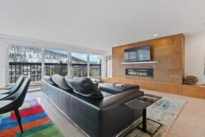 Image de Sophisticated 3br • A/C • Marble Floors & Custom Fireplace with Mountain Views