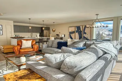 Image de Stunning High Floor 3br • Fireplace • Gourmet Kitchen & Vail Mountain Views