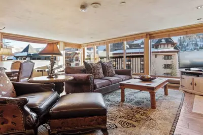 Image de Rustic Mountain Retreat 2br • Balcony & Vail Mountain Views