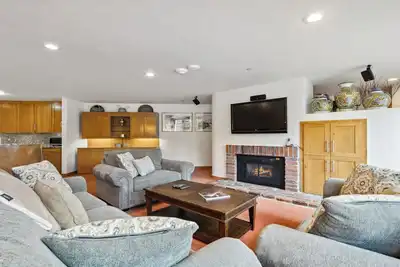 Image de Beautiful 2br Retreat • Comfortable & Convenient Stay