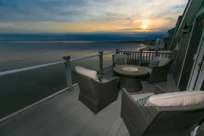 Image de Waterfront House with picture-perfect views from all 3 levels.