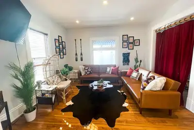 Image de Luxury Craftsman W Garage in Heart of Ne By Lux Life