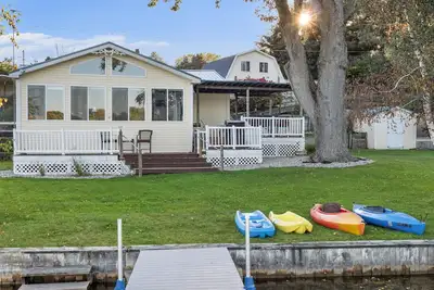 Image de Lakefront Chook Nook Cottage Dickerson Lake