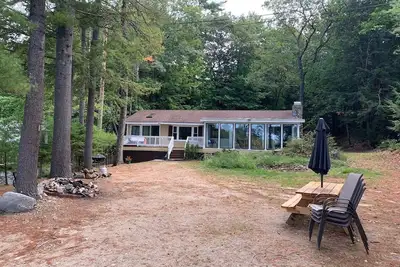 Image de Waterfront 3br Home on Little Sebago Lake