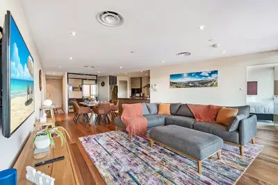 Image de Sub Penthouse Luxe Suite. Cbd. Free Parking.