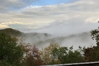 Image de Secluded mountain top luxury getaway in the Nantahala National Forest!