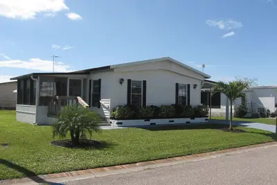 Image de 3 bedroom home with sunroom near Florida beaches