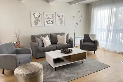 Image de Mountain view fully renovated 6-8 people condo, pet friendly