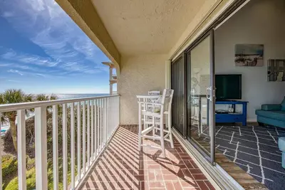 Image de Gulf Front Condo *Free Beach chair umbrella set-up | Breathtaking views | Private balcony | Sleeps 8