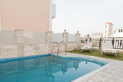 Villa Peonia - 4 Bedrooms, Few Steps from the beach