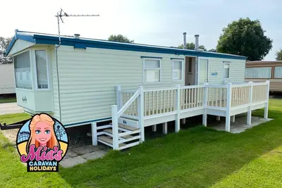 Image de The Atlas Everglade Delux Caravan: Beaches & Fantasy Island just moments away!