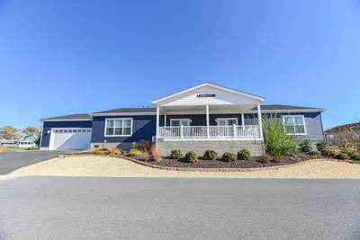 Image de Stunning waterfront home, beach, pools, pet friendly!