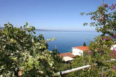 Image de Appartement de vacances pour 6 personnes  + 2 enfants env. 100 qmà Omiš, Dalmatie (Centre de la Dalmatie)