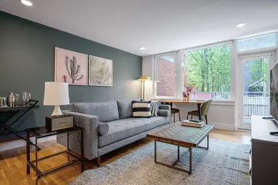 Image de Rad Harvard Sq 1br w/ Balcony, near Shops & Campus, by Blueground