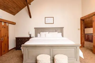 Image de 2 bedroom, 1. 5 baths, full kitchen, comfortable living space with free parking