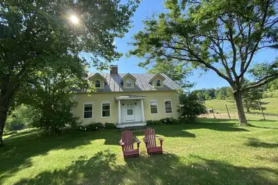 Image de 4 bedroom suite is one of four rentals in the farm house