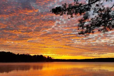 Image de -Enjoy the Lake Life in Luxury - Galway Lake Private Waterfront