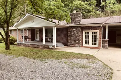 Image de 4 bedroom Trail House in Williamson, Wv